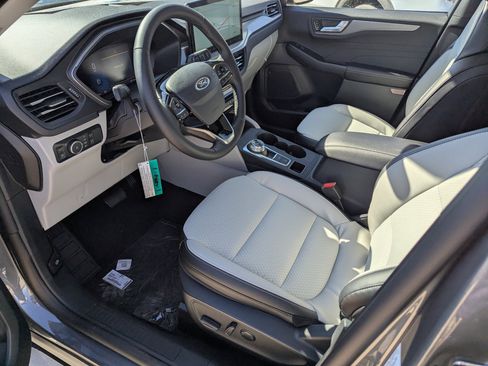 New 2026 Ford Escape SE image 9