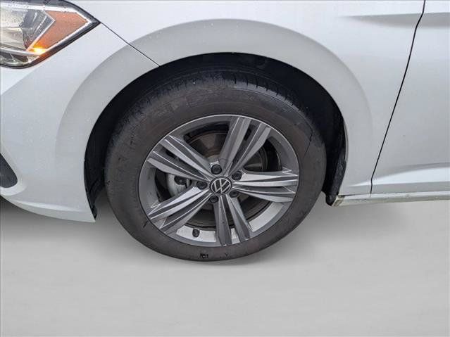 Used 2024 Volkswagen Jetta SE w/ Panoramic Sunroof Package FWD image 10