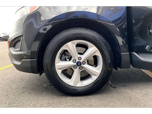 Used 2015 Ford Edge SE image 9