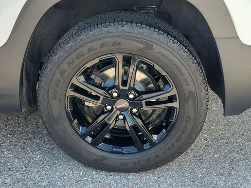 Used 2023 GMC Terrain AT4 AWD/4WD image 8