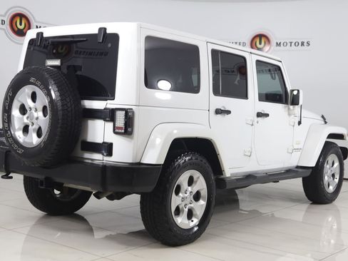 Used 2015 Jeep Wrangler Unlimited Sahara w/ Connectivity Group AWD/4WD image 3