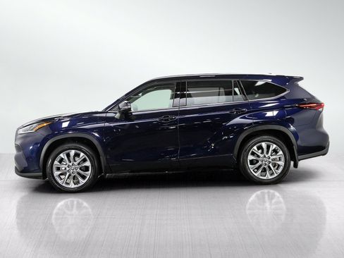 Used 2025 Toyota Highlander Limited AWD/4WD image 2