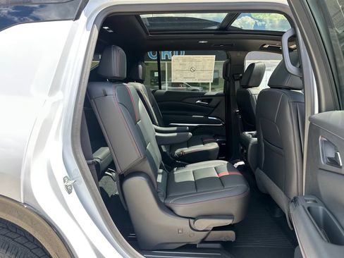 New 2026 Chevrolet Traverse RS w/ LPO, Floor Liner Package AWD/4WD image 35