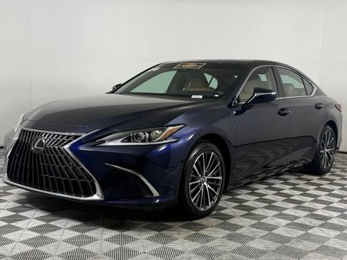 Used 2025 Lexus ES 350 w/ Premium Package FWD image 2