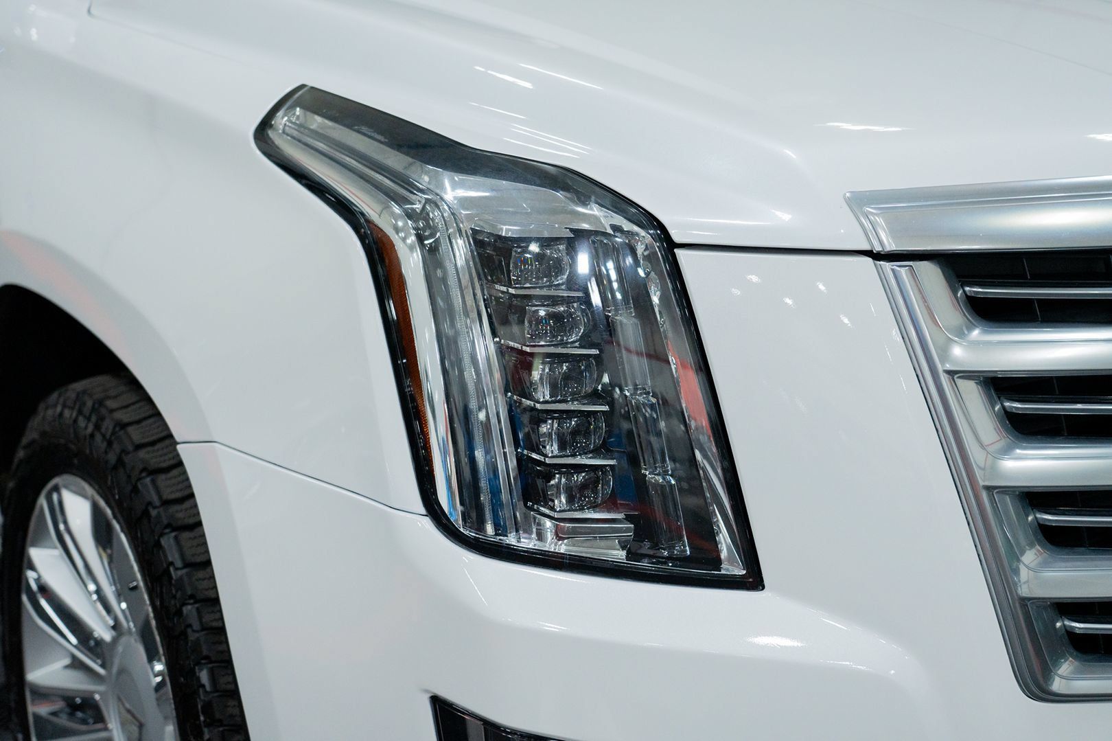 Used 2016 Cadillac Escalade Platinum AWD/4WD image 11