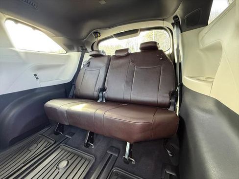 Certified 2024 Toyota Sienna Platinum image 17
