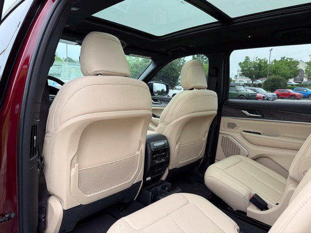 New 2026 Jeep Grand Cherokee L Limited w/ Luxury Tech Group II AWD/4WD image 29