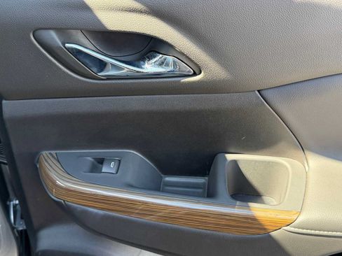 Used 2023 GMC Acadia SLE FWD image 27