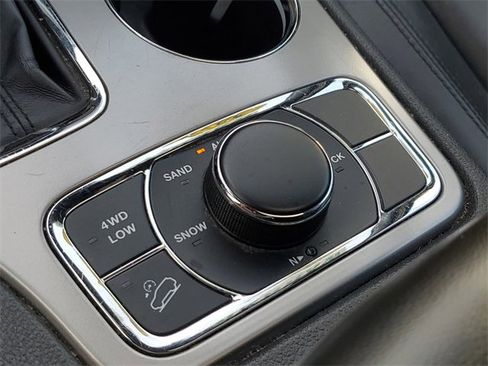 Used 2020 Jeep Grand Cherokee Limited image 30