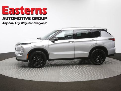 Used 2022 Mitsubishi Outlander SE image 58