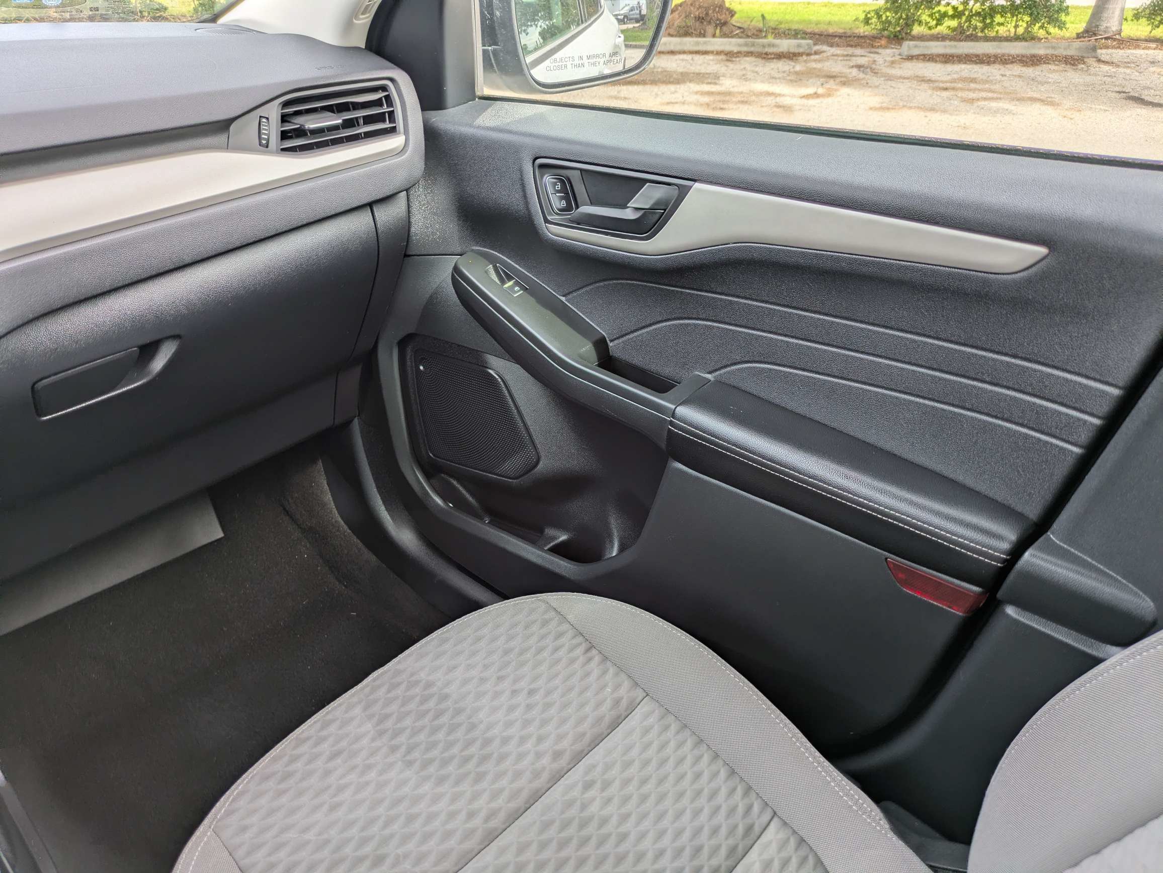 Used 2022 Ford Escape SE w/ SE Sport Appearance Package FWD image 18