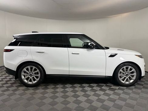Used 2026 Land Rover Range Rover Sport SE AWD/4WD image 9