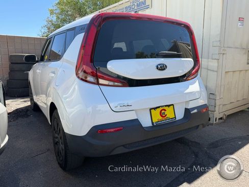 Used 2021 Kia Soul LX image 4