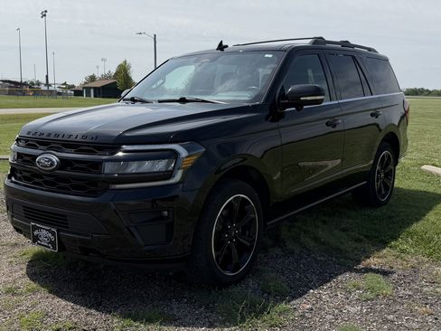 Used 2023 Ford Expedition Limited AWD/4WD image 14