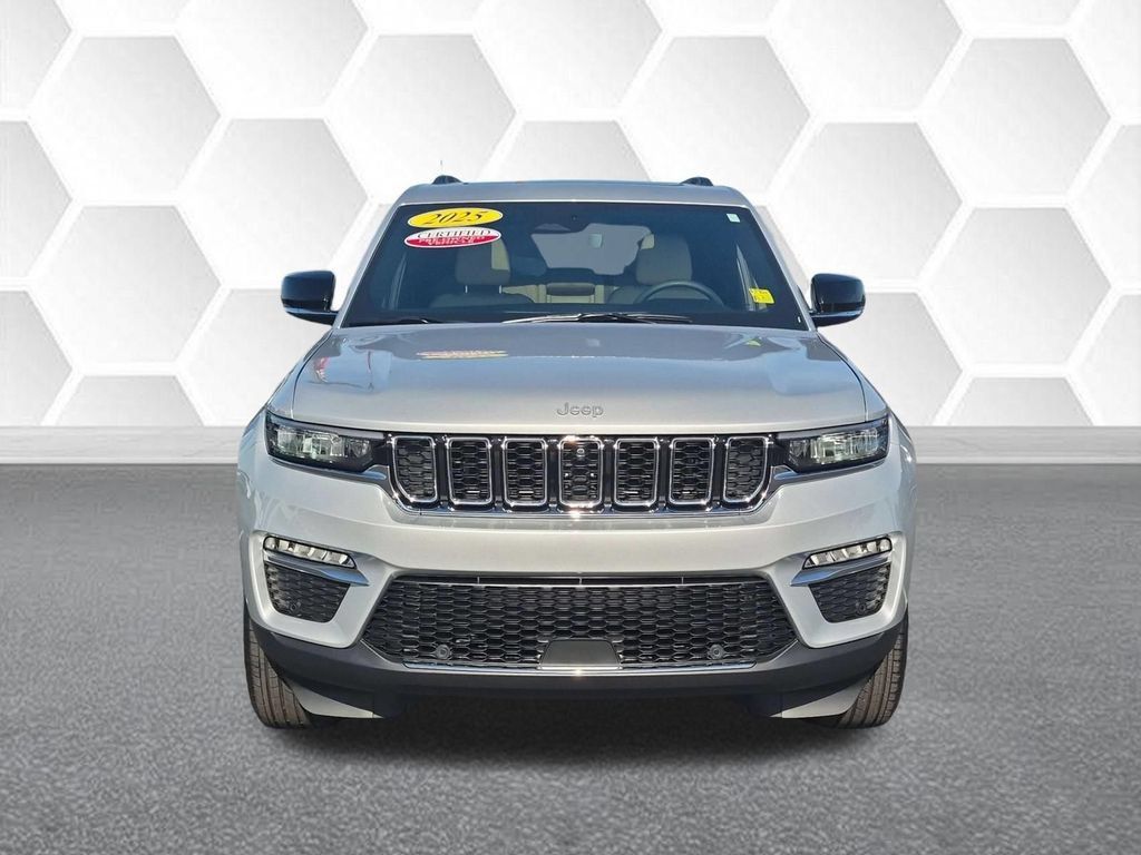 Certified 2025 Jeep Grand Cherokee Limited w/ Luxury Tech Group II AWD/4WD image 8