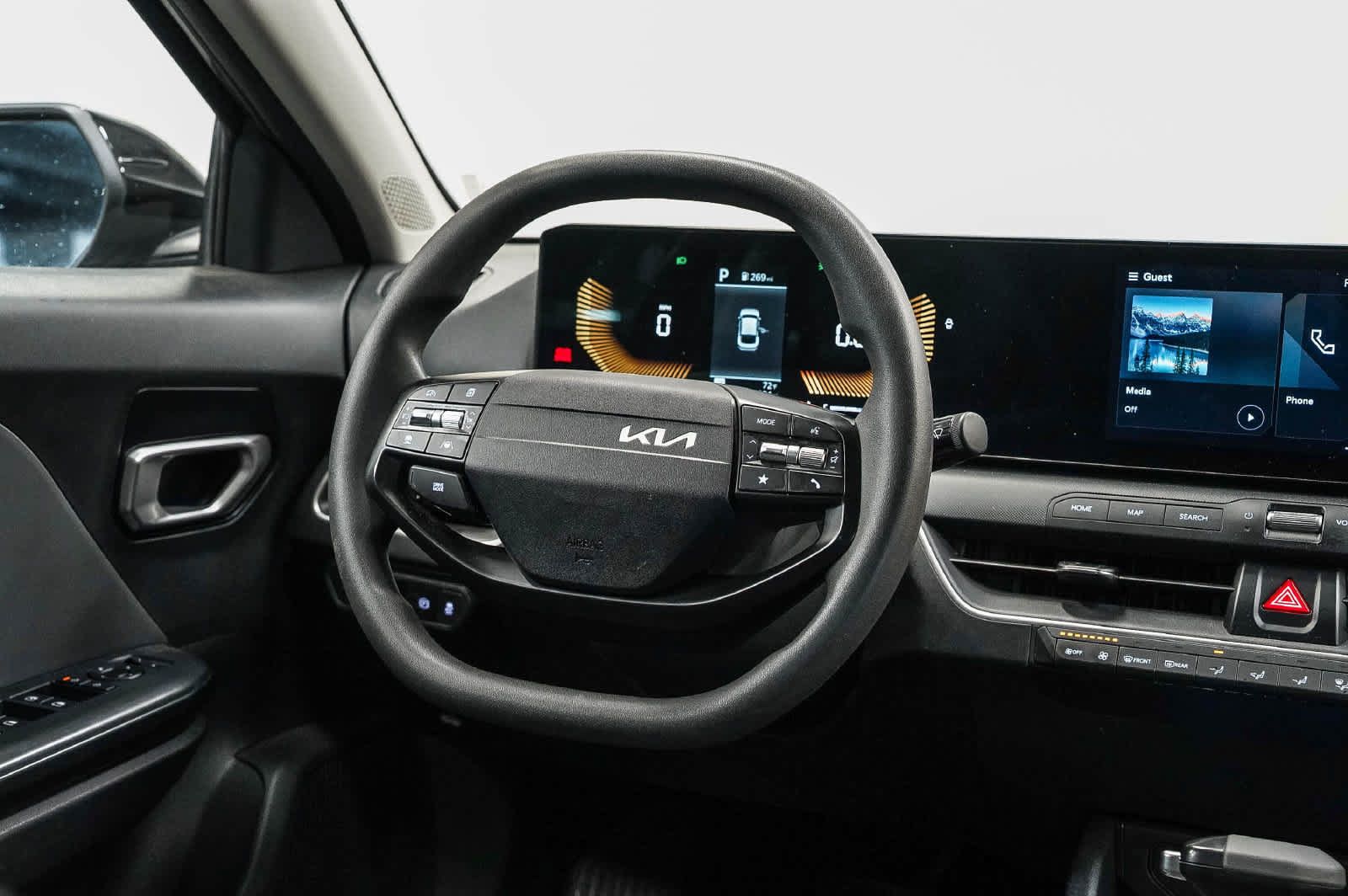 Used 2025 Kia K4 FWD image 15