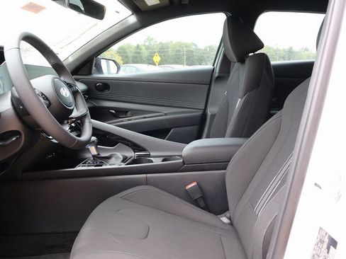 New 2025 Hyundai Elantra SEL image 23