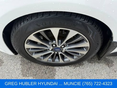 Used 2017 Ford C-MAX Titanium w/ Equipment Group 301A FWD image 9