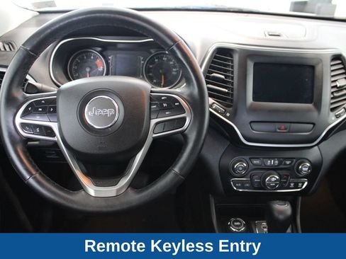 Used 2019 Jeep Cherokee Latitude Plus w/ Comfort/Convenience Group AWD/4WD image 7