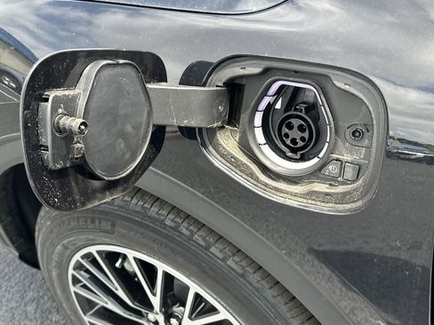 New 2025 Ford Escape SE w/ PHEV Premium Package image 33