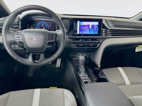 Used 2025 Toyota Camry SE image 21