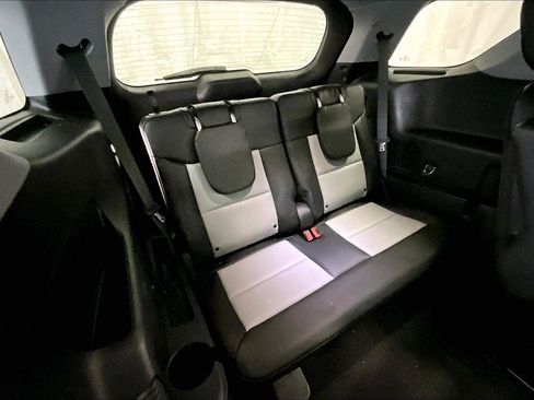 Used 2022 Ford Explorer XLT w/ Equipment Group 202A image 27