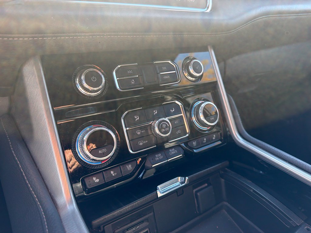 Used 2021 GMC Yukon Denali w/ Denali Premium Package RWD image 18