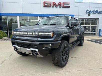 New 2025 GMC Hummer EV 2X w/ LPO, Dark Essentials Package