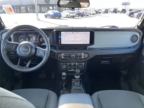 Used 2024 Jeep Wrangler Unlimited w/ Convenience Group image 17