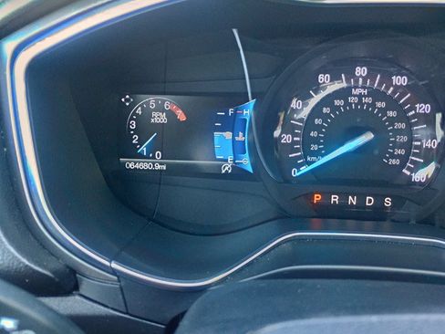 Used 2017 Ford Fusion SE w/ Fusion SE Technology Package FWD image 11
