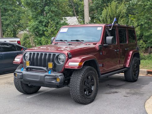 Used 2022 Jeep Wrangler Unlimited Sahara w/ Cold Weather Group AWD/4WD image 6