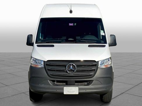 Used 2025 Mercedes-Benz Sprinter 2500 image 3