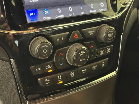 Used 2020 Jeep Grand Cherokee Altitude AWD/4WD image 17
