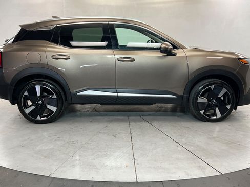 Used 2025 Nissan Kicks SR FWD image 7