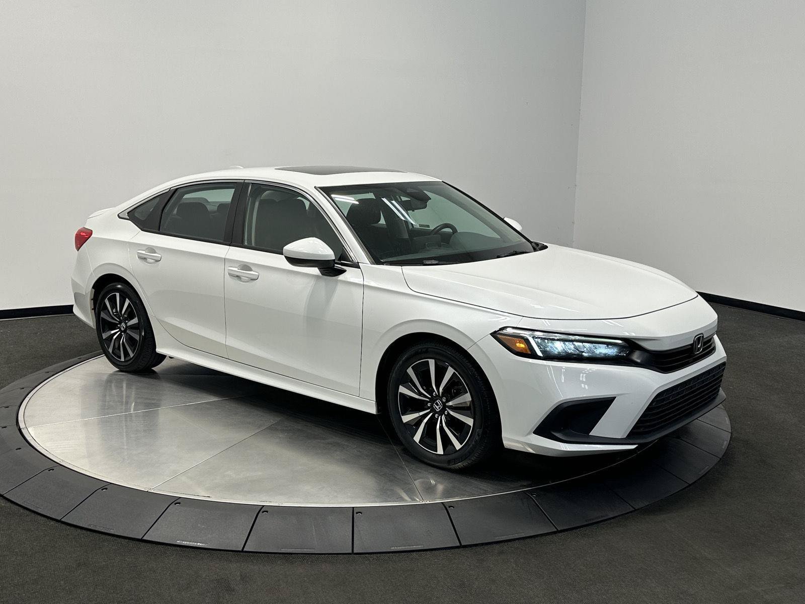 Used 2023 Honda Civic EX image 2