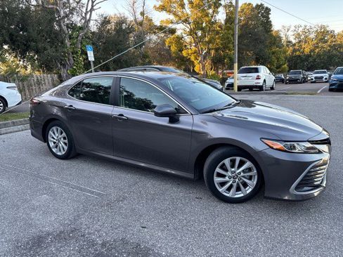 Used 2024 Toyota Camry LE image 6
