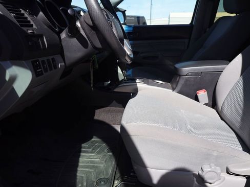Used 2014 Toyota Tacoma 4x4 Double Cab w/ SR5 Package image 11