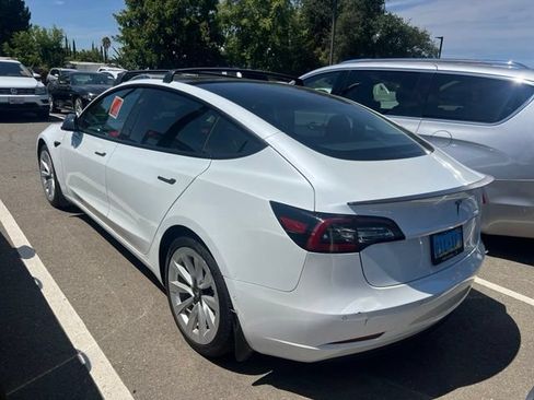 Used 2021 Tesla Model 3 Standard Range Plus RWD image 5