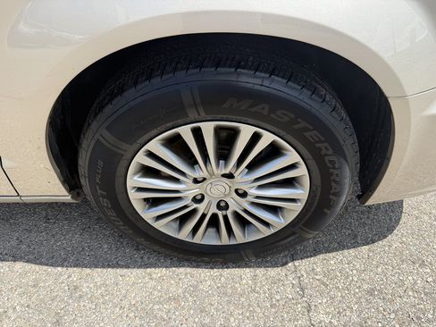 Used 2014 Chrysler Town & Country Touring-L w/ Driver Convenience Group FWD image 7