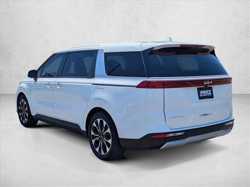Used 2024 Kia Carnival EX FWD image 8