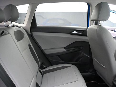 Used 2023 Volkswagen Taos SE w/ Panoramic Sunroof Package AWD/4WD image 20