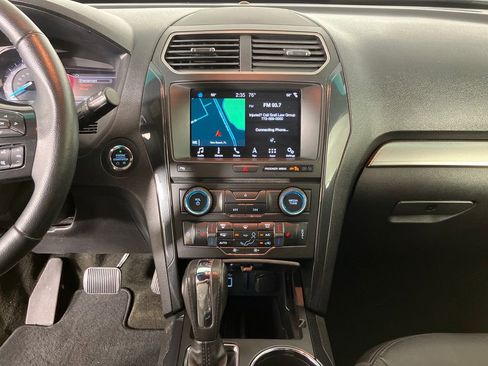 Used 2018 Ford Explorer XLT w/ Equipment Group 202A image 28