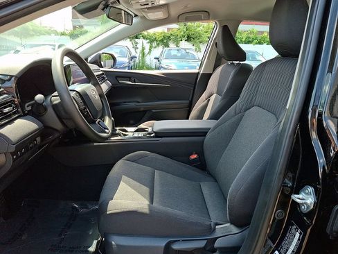 Used 2025 Toyota Camry LE FWD image 14