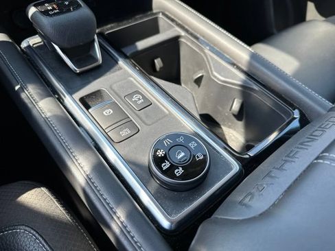 Used 2023 Nissan Pathfinder SL AWD/4WD image 35