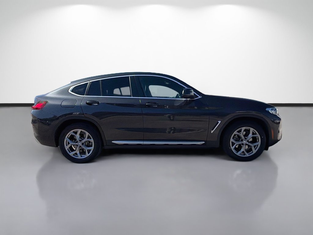 Used 2025 BMW X4 xDrive30i AWD/4WD image 2