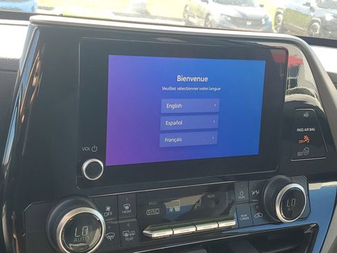 Used 2023 Toyota Highlander LE AWD/4WD image 27