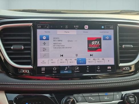 Used 2023 Chrysler Pacifica Limited FWD image 23