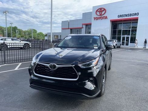Used 2023 Toyota Highlander XLE image 4