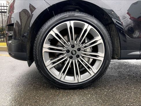 Used 2024 Land Rover Range Rover Sport SE image 10