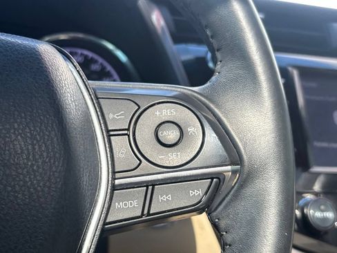 Used 2018 Toyota Camry XLE FWD image 22